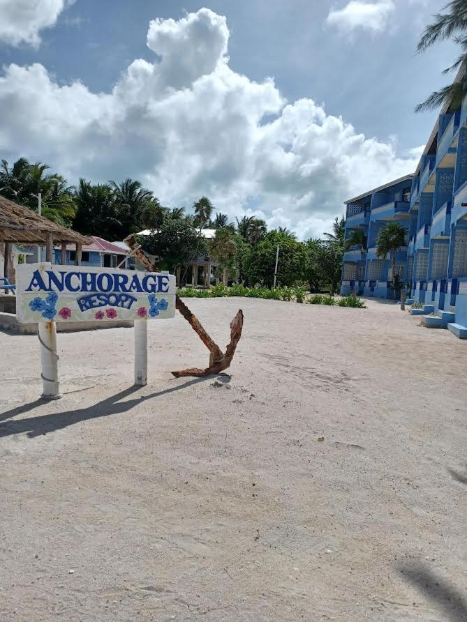 Anchorage Beach Resort Кей-Колкер Екстер'єр фото